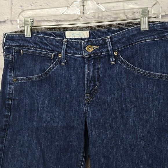 Levi's 545 Women's Bermuda Stretch Pockets Cuff Mid-Rise Distressed Denim Short - Picture 3 of 9